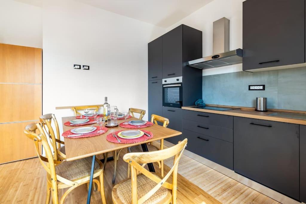 Lejlighed Spacious With Terrace 3 Bedroom, Metroa Battistini *